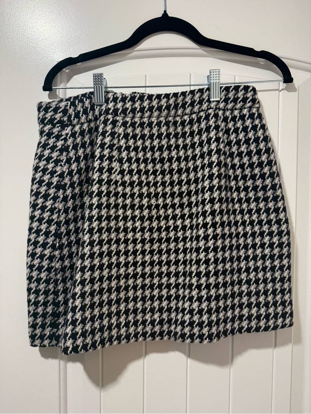 Express Black & White Houndstooth Mini Skirt